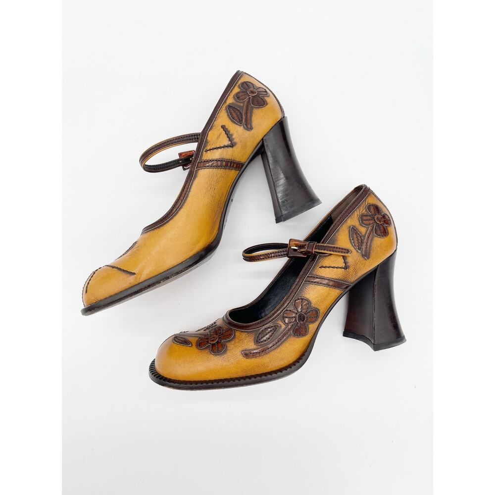 Prada Fall 1996 Runway Floral Appliqué Antiqued Leather Mary Jane Heels IT 37.5 - Picture 7 of 16